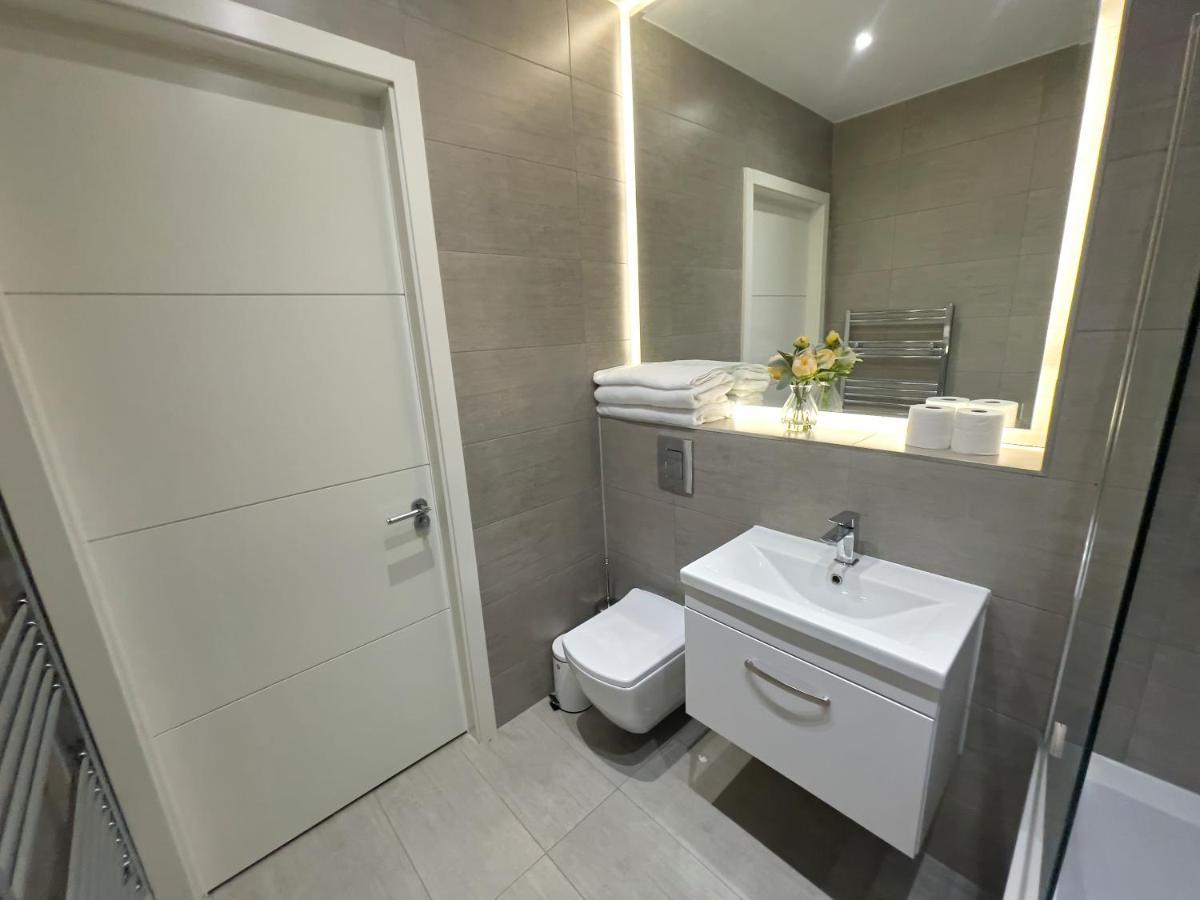 Lovely 2 Double Bedroom Flat With Free Parking - At The Atrium Mk Milton Keynes Exterior photo